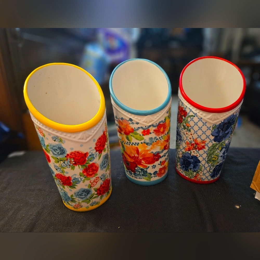 Pioneer Woman - utensil holder